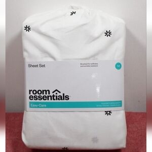 Room Essentials Easy Care Sheet Set  Queen White